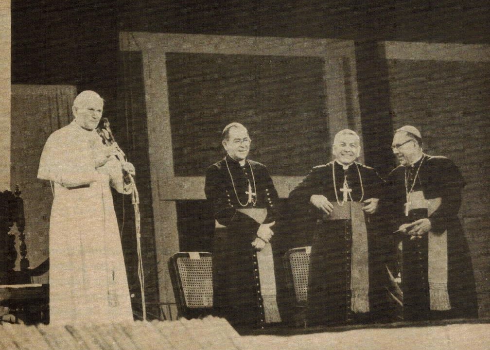 . Mons. Arturo Rivera Damas, 26 de noviembre de 19942014. III Obispo