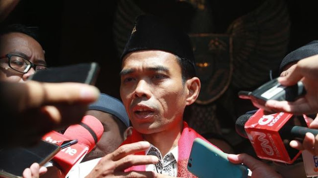 Ustadz Abdul Somad Sebut Ada yang Mau Ngetes Umat Islam dengan RUU HIP; Maka Perlu Kita Nampakkan Taring Ustadz Abdul Somad Sebut Ada yang Mau Ngetes Umat Islam dengan RUU HIP; Maka Perlu Kita Nampakkan Taring