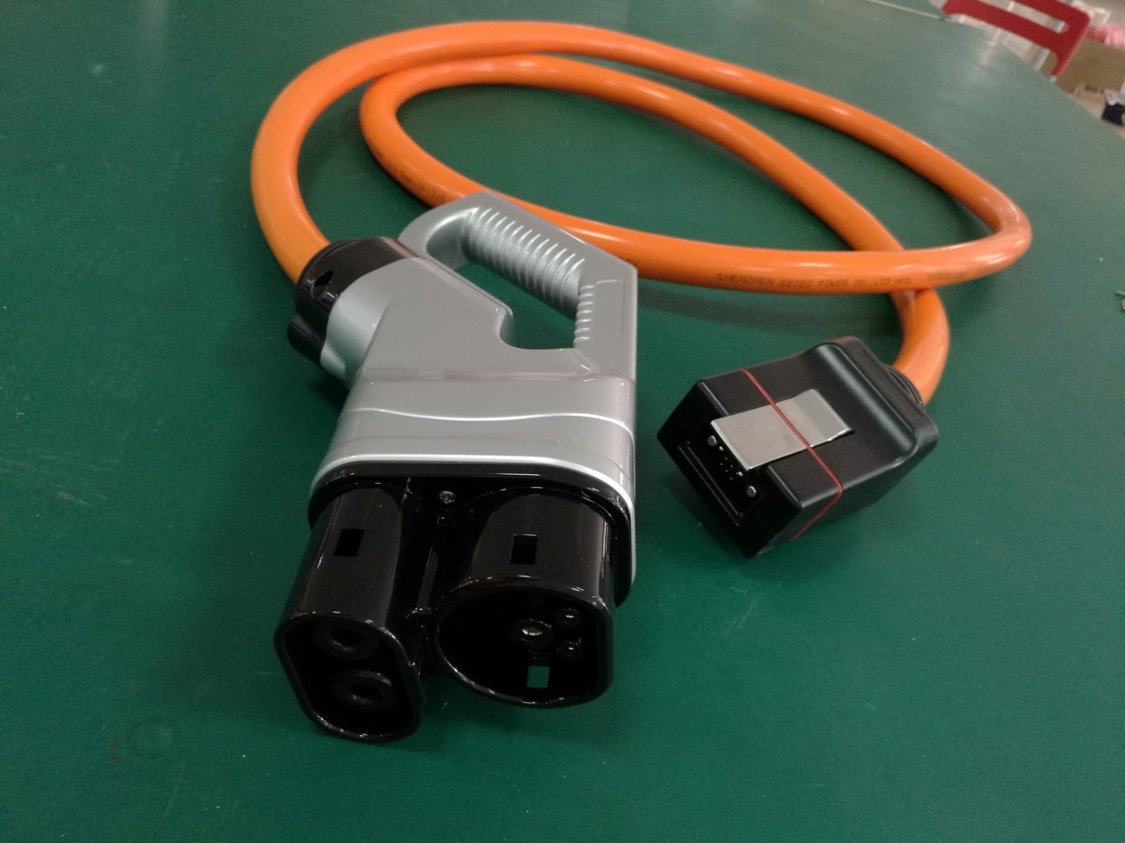 level3 DC fast EV charging station CCS EV charger connector