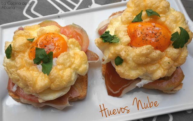 Huevos nube. Cloud Eggs.