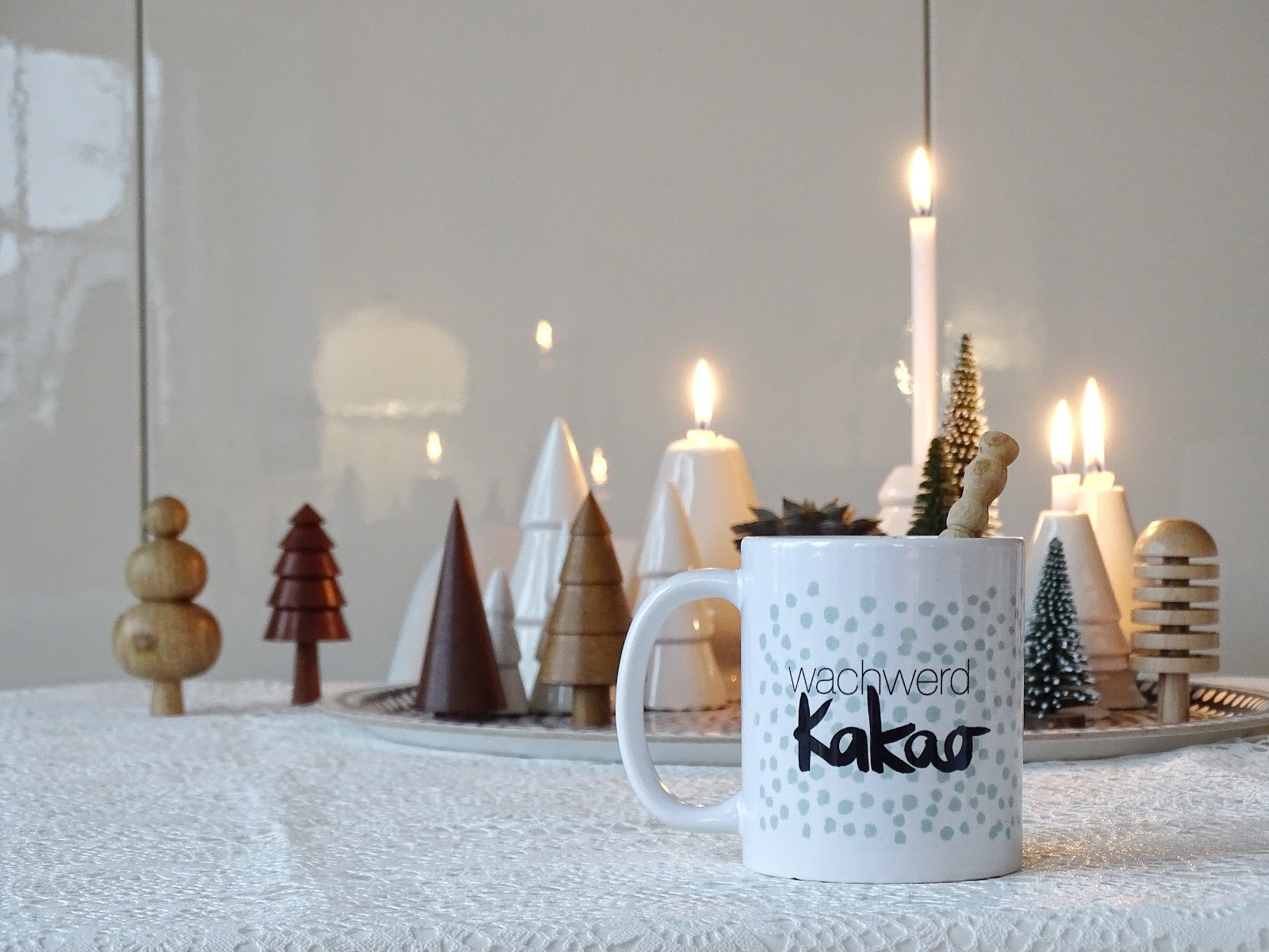 Weihnachtsdeko-Idee auf einem Tablett mit Tannen und Kerzen - Fotoaktion #12von12 und 1 Tag in 12 Bildern - https://mammilade.blogspot.de Weihnachtsdeko-Idee auf einem Tablett mit Tannen und Kerzen - Fotoaktion #12von12 und 1 Tag in 12 Bildern - https://mammilade.blogspot.de