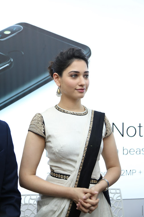 Tamannaah Bhatia launch Happi Mobiles store