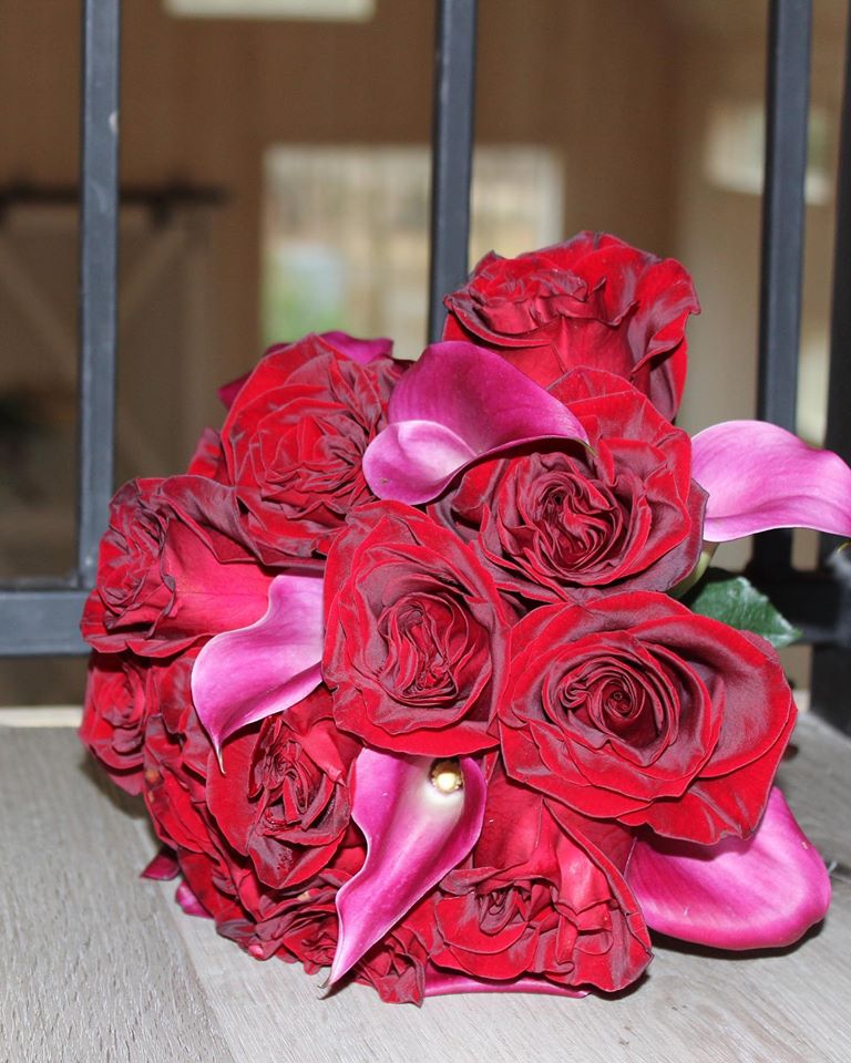 Cascade Bouquets Are In Again Bye Bye Roundy Moundy Red