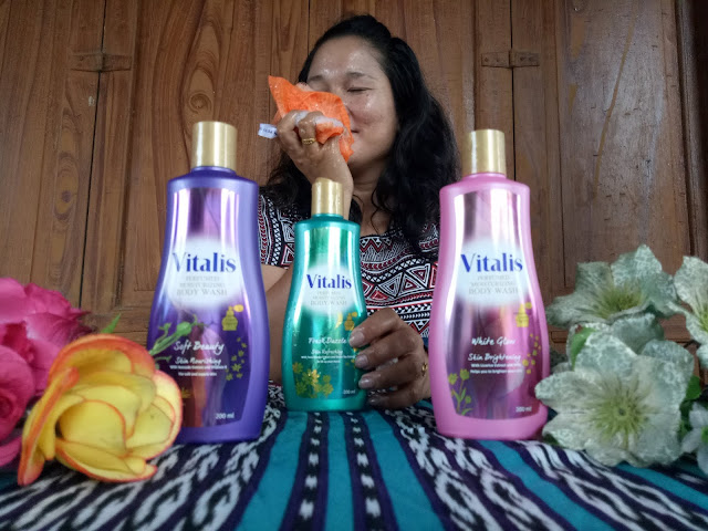 Nikmati 3 Sensasi Mandi Parfum Vitalis Perfumed Moisturizing Body Wash Kulit Cerah, Lembut, Cantik Dan Segar 