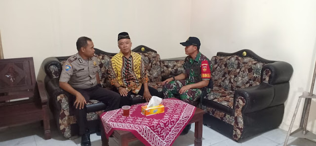 Bangun Sinergitas, Babinsa Girimargo Komsos dengan Kepala Desa Bangun Sinergitas, Babinsa Girimargo Komsos dengan Kepala Desa
