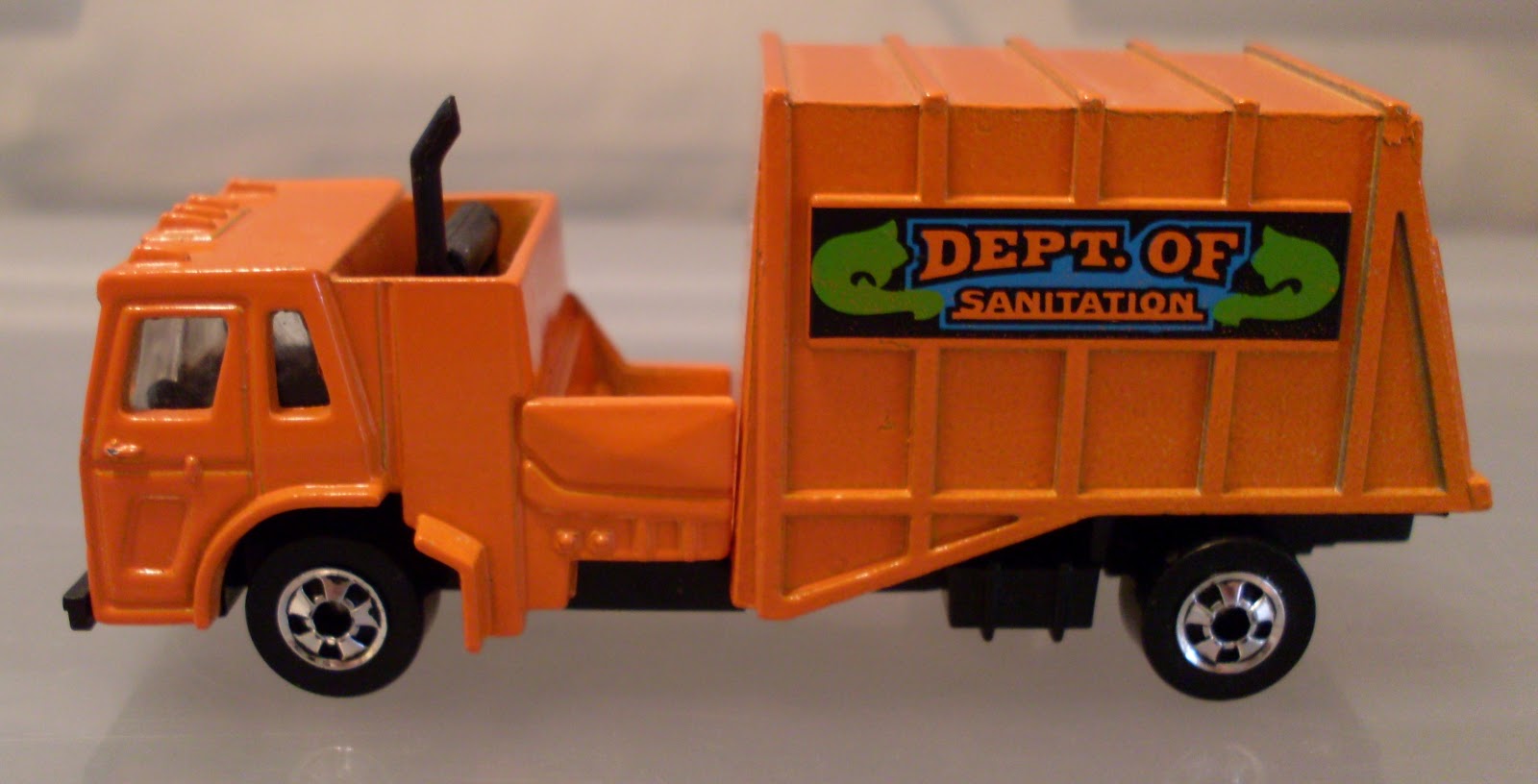 EAST TEXAS DIECAST SHACK HOT WHEELS TRASH TRUCK