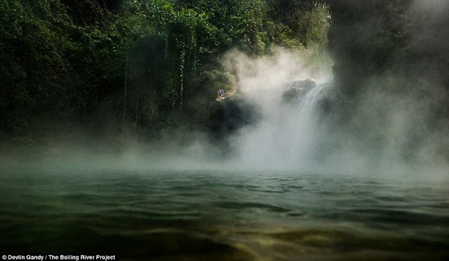 لغز أسطورة نهر Shanay-timpishka الذي يغلي في أدغال الأمازون Mayantuyacu-boiling-river-12