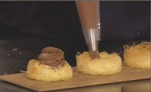 Τάρτες από καταΐφι με μους σοκολάτα