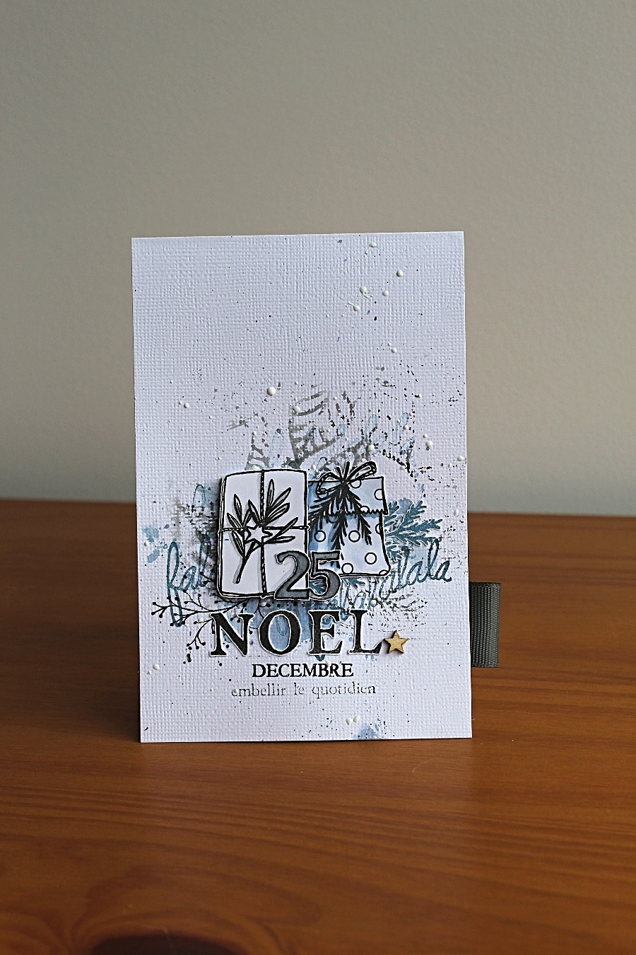Planches utilisées : "Noël au naturel", "Comme un parfum d'hiver" et "Bouquets à composer" en plus d'un des pochoirs "Printemps fleuri".