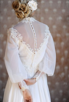 Unconventional Wedding Gowns | The Blushing Bride