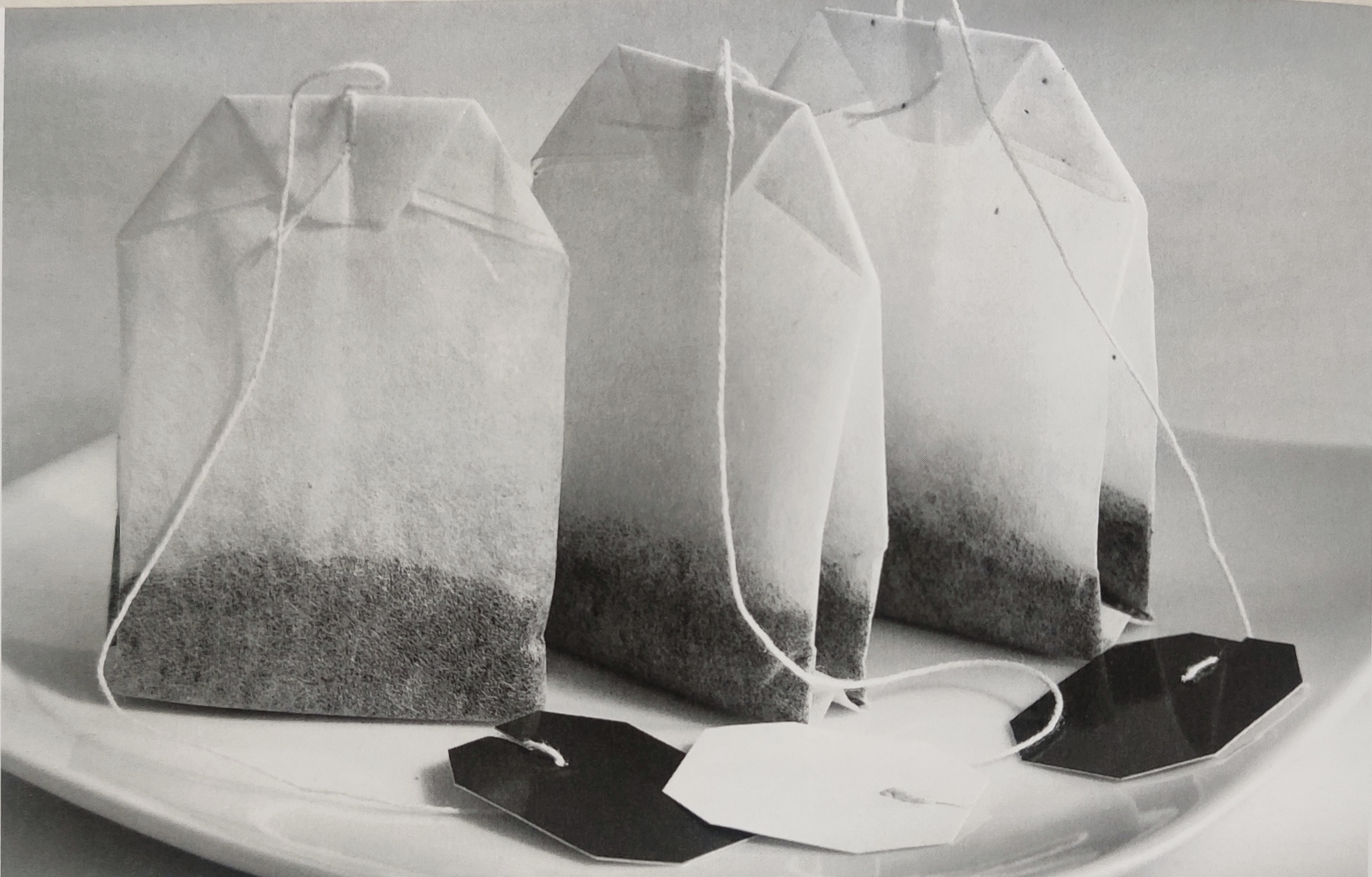 Tea Bag ( 1903 ) Sullivan accidentally discovers a way to brew an