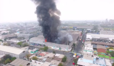 Se incendia bodega de químicos en Monterrey, Nuevo León, desalojan guardería 