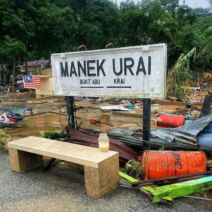 “Telah nampak fasad (kerosakan) di darat dan di laut disebabkan