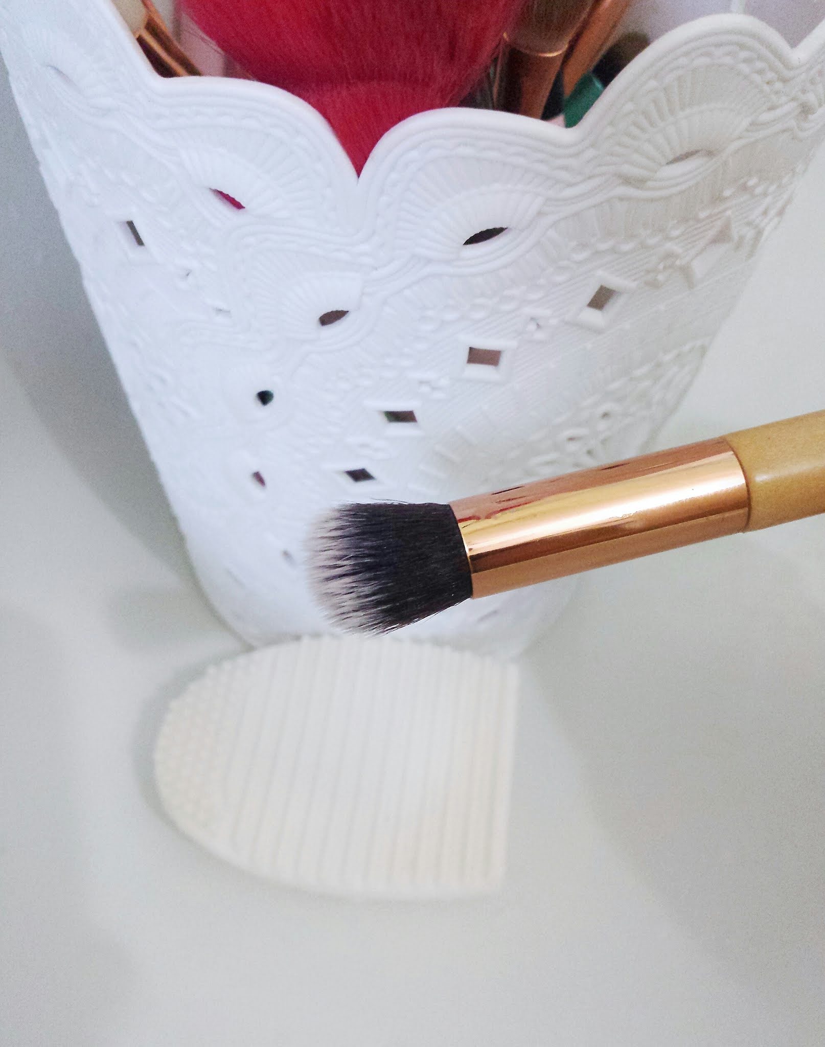 How I Clean My Makeup Brushes | Only 5 Simple Steps!