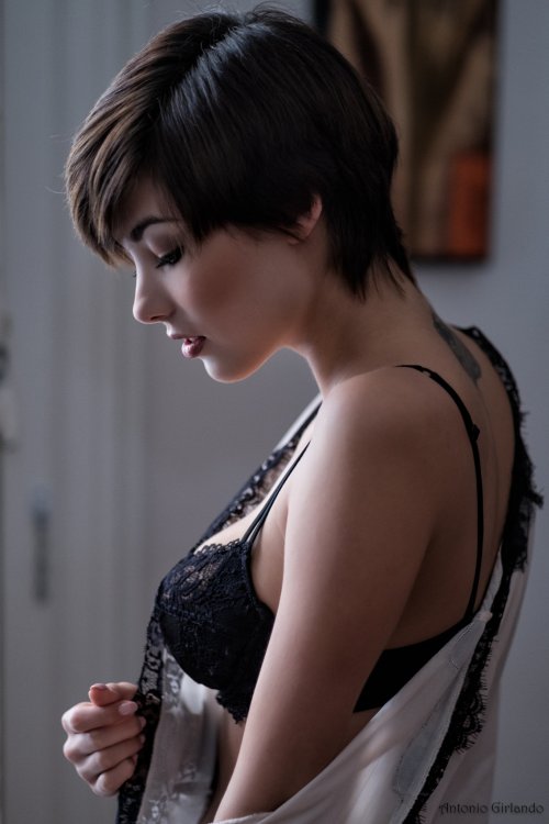 Antonio Girlando 500px arte fotografia mulheres modelos italianas sensual fashion cabelos curtos tatuagens Giorgia Soleri