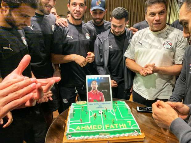 بداية نيوز بالصور المنتخب يحتفل بعيد ميلاد أحمد فتحي 