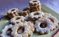 http://arteecucinadaclo.blogspot.it/2014/11/frollini-con-pasta-di-nocciole.html
