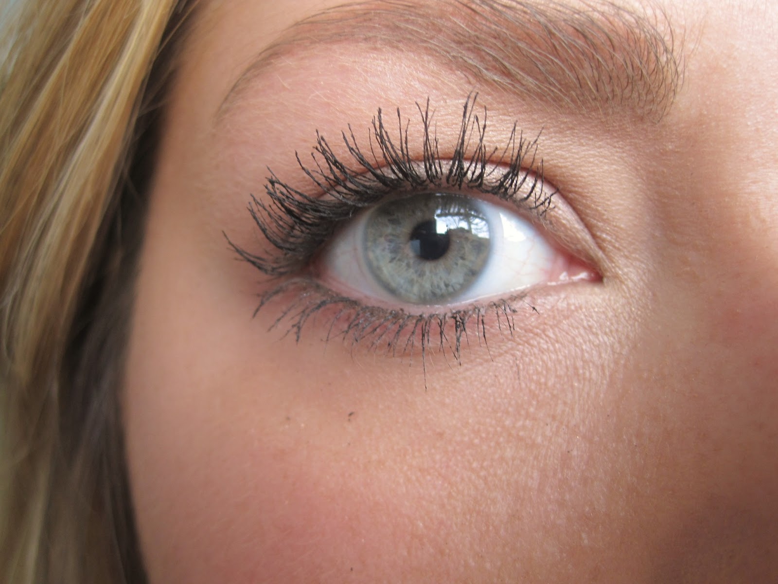 Make Me Up Tarte Lights, Camera, Lashes! Mascara Review