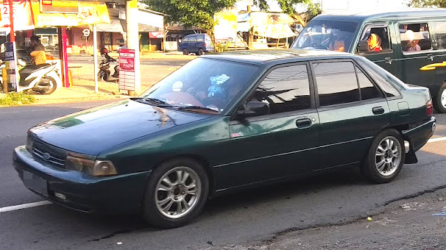 Ford Laser Champ depan