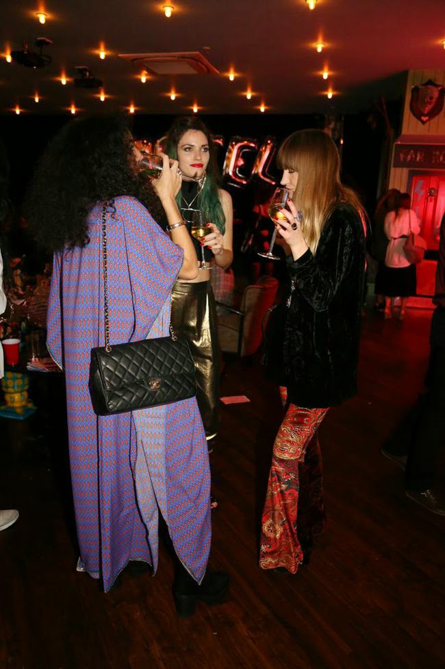 Vague MOTEL ROCKS THE PARTY