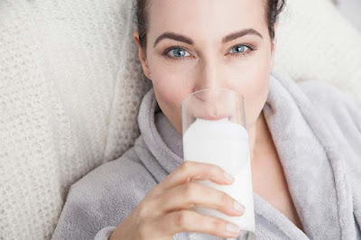  10 أغذية تخلصك من القلق وتعالج التوتر  Dinking-milk