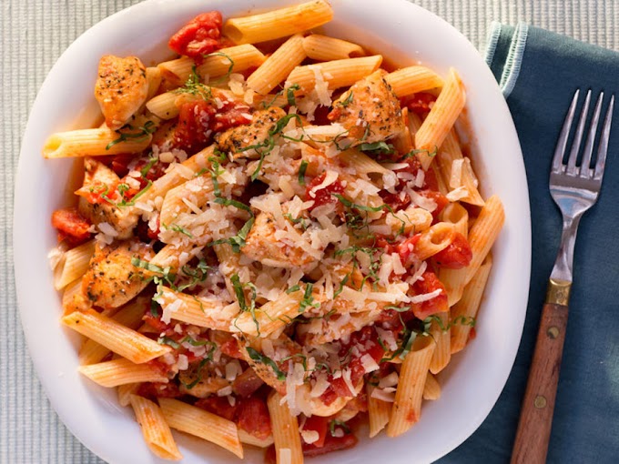 Chicken in Tomato Sauce with Pasta