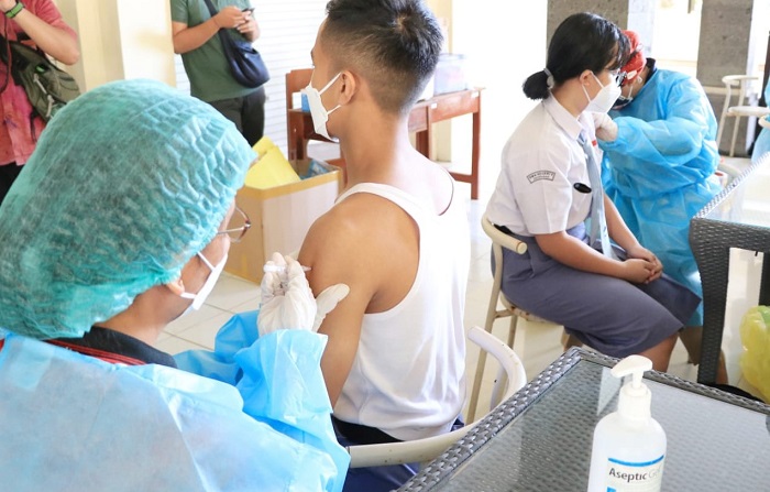 Pelajar Bali Antusias Jalani Vaksinasi Demi Kesehatan Bersama