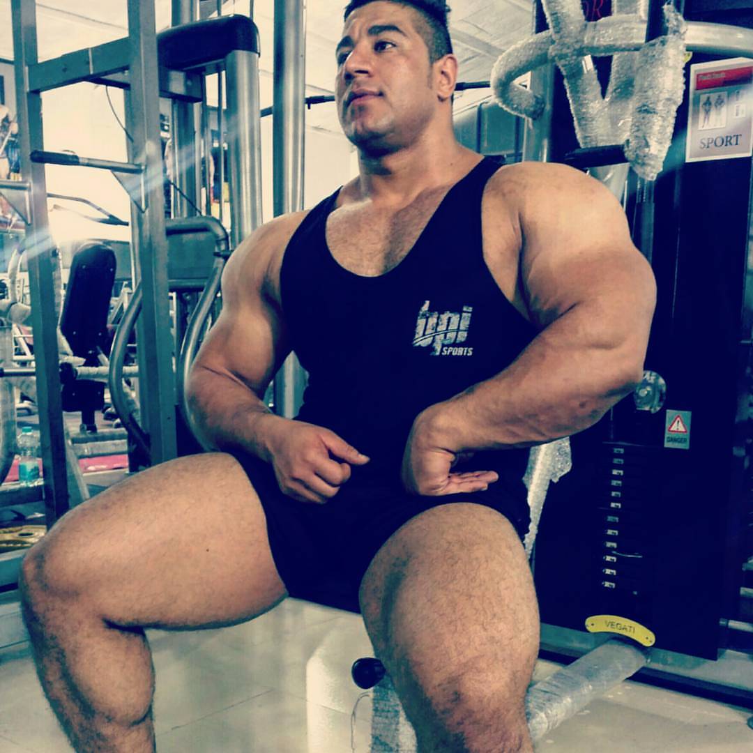 Muscle Lover Massive Persian Bodybuilder Mahmoud Mohaghegh
