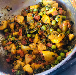 methi-mutter-aloo-ki-sabzi-recipe-step-3(10)