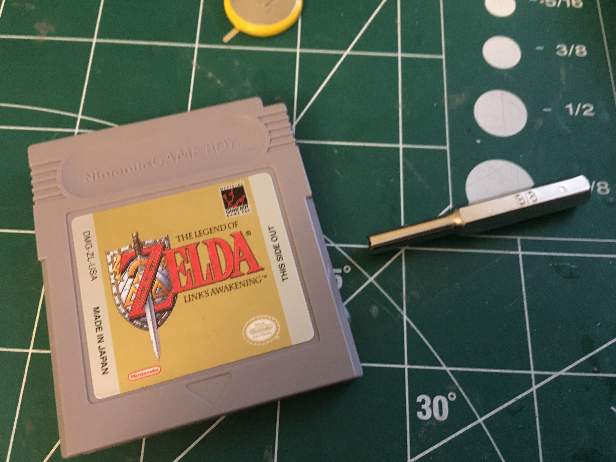 Replacing the battery in a Game Boy cartridge (yes, it CAN be done!) The Knight Shift
