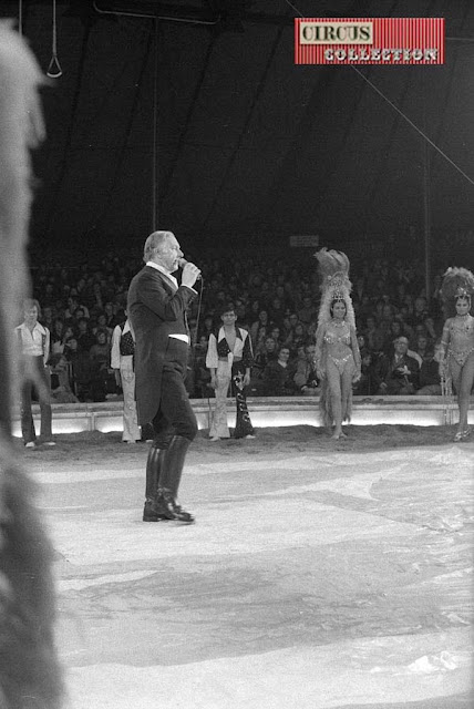 Fredy Knie senior remerciant les spectateur lors du final de la représentation du Cirque National Suisse Knie
