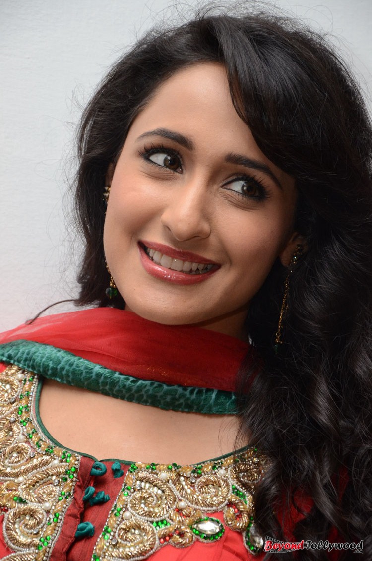 SouthMovieImages: Pragya Latest Photos