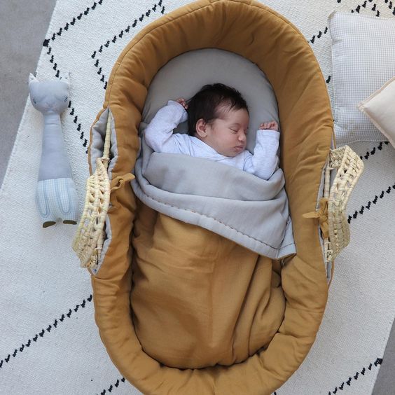 Baby Sleep Treatment How to get baby to sleep in moses basket at night