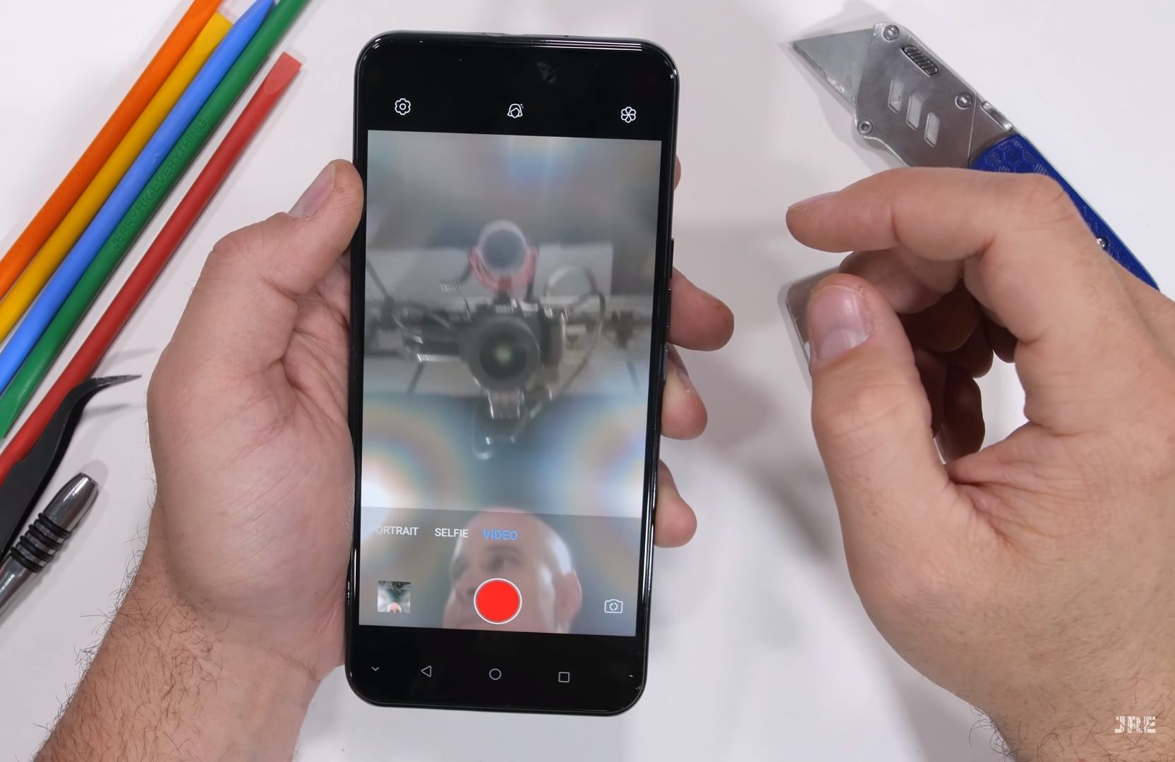 Under Screen Camera’s for iPhone? Not Anytime Soon