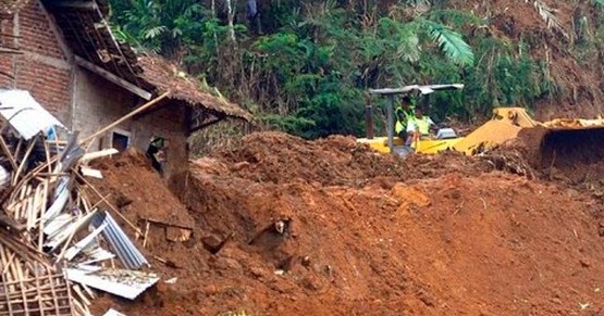 Cara Mengantisipasi Bencana Alam Tanah Longsor  BAHASKATA