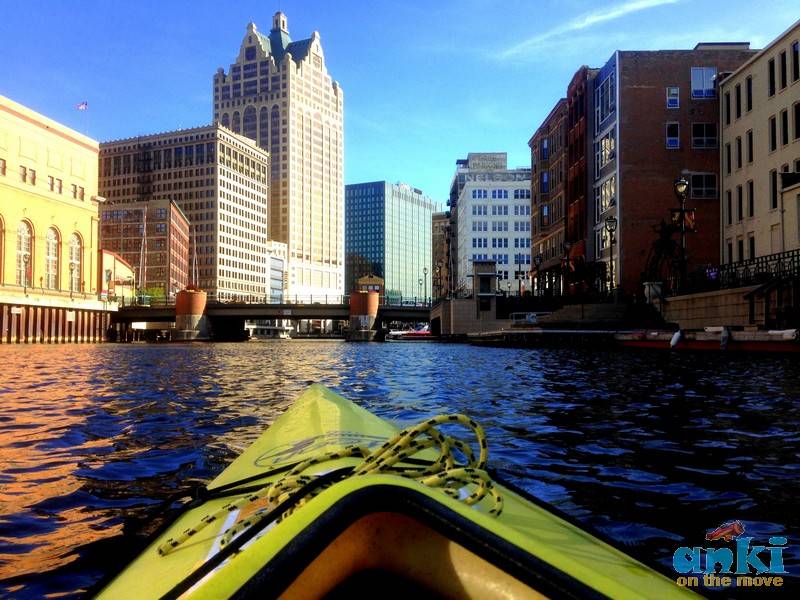 Kayaking in Milwaukee RiverExperience Anki On The Move