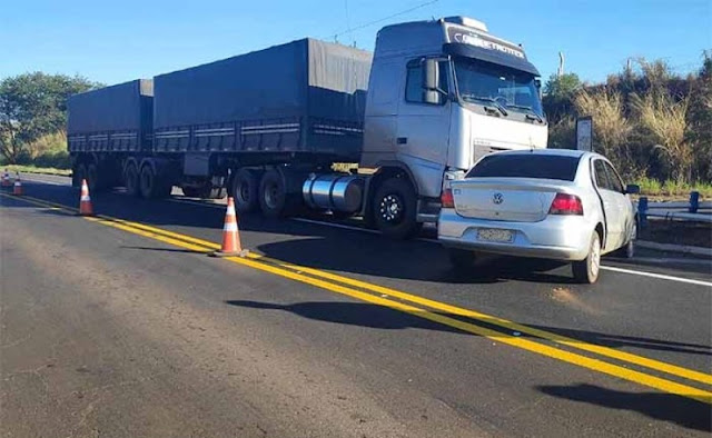 Motoristas Saem sem Ferimentos de colisão Envolvendo Carreta e carro Na  Rodovia Comandante João Ribeiro de Barros (SP-294),