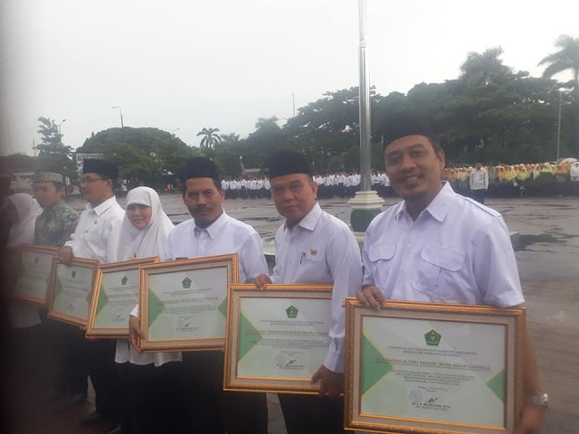 Dahsyatnya Menjadi Guru Berprestasi