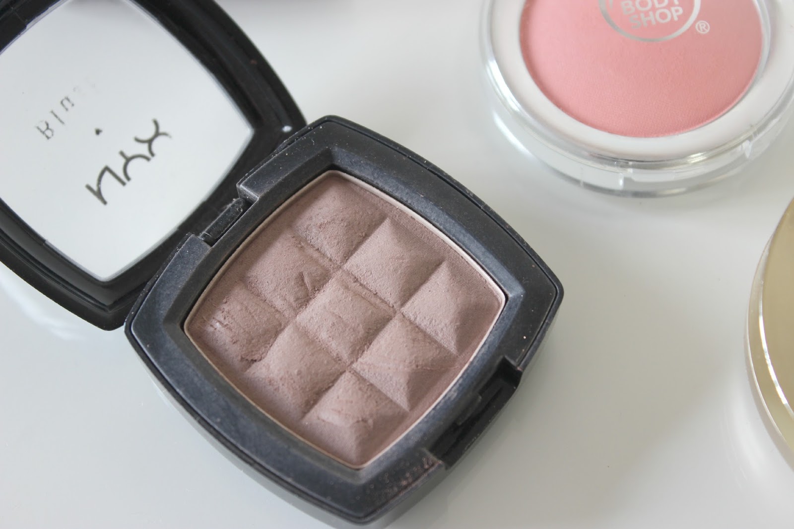 A picture of NYX Taupe Powder Blush