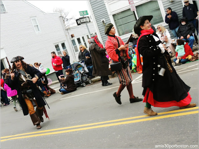 Piratas en el Desfile de Acción de Gracias en Plymouth, Massachusetts