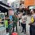 Babinsa Jayengan dan Bhabinkamtibmas Blusukan di Sepanjang Jl. Kali Larangan Terapkan PPKM Sambil Bagi Masker