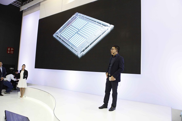 SmartSensor Image Stabilization: The first ever sensor-based, pixel-level optical image stabilizer SmartSensor Image Stabilization