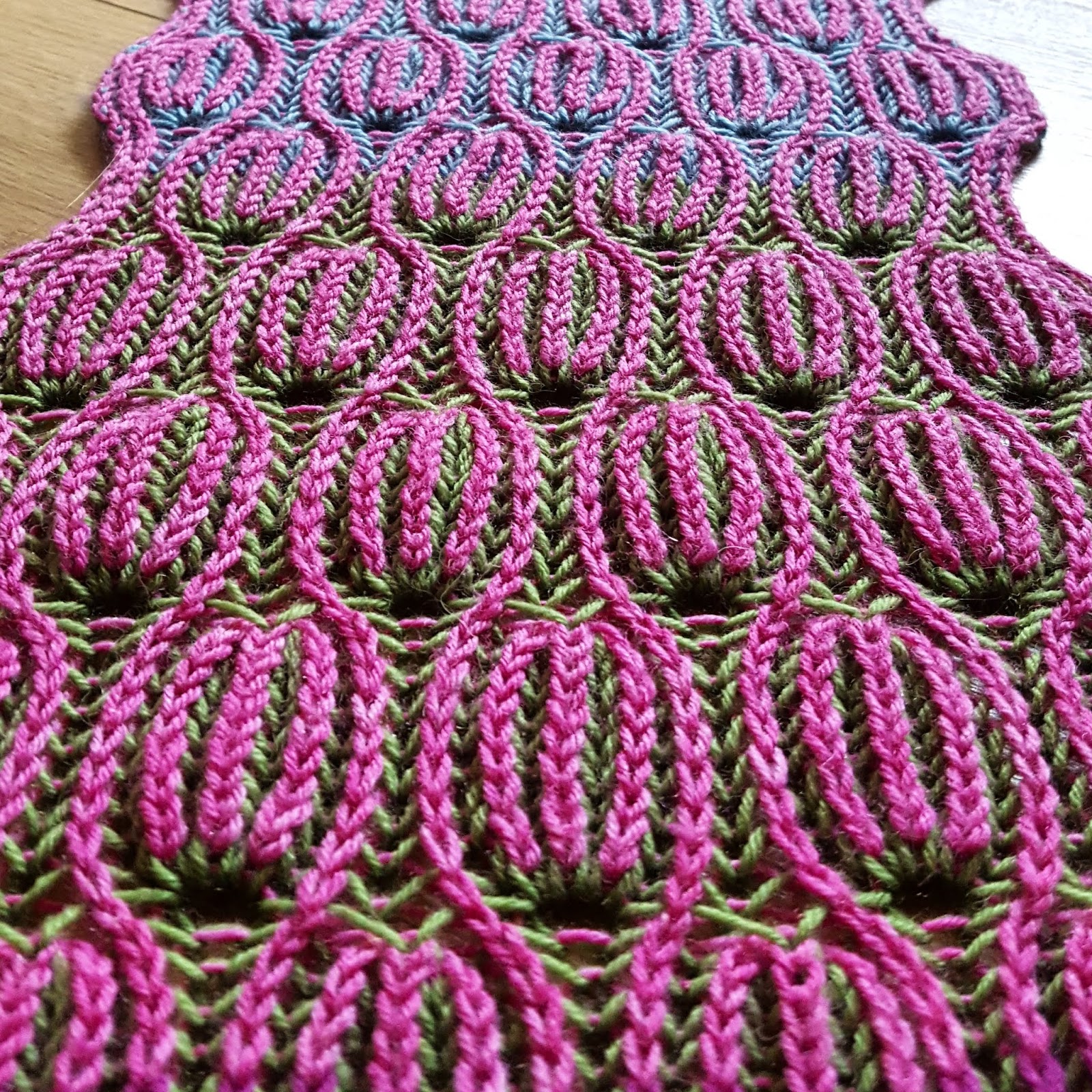 Knitting and so on Tulpenzwiebeln Scarf