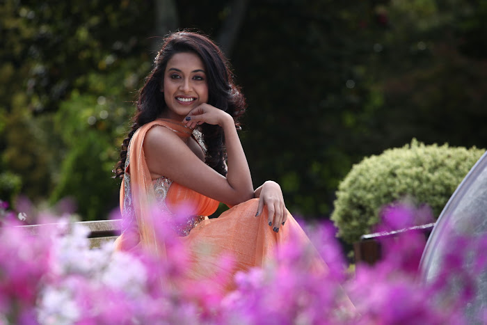 sarah jane dias spicy hq glamour  images