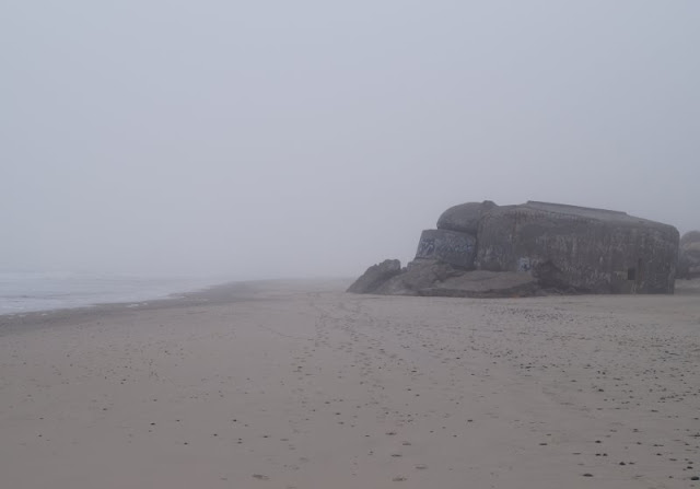 Wunderbarer Nebel am Strand von Houvig: Im Nebel zu wandern, kann so manche Überraschung bergen, besonders am Meer. Auf Küstenkidsunterwegs nehme ich Euch mit in unseren Nebel-Ausflug in Dänemark, der ganz anders endete, als wir anfangs gedacht hatten!