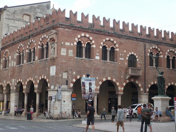 Casa dei Mercanti Verona