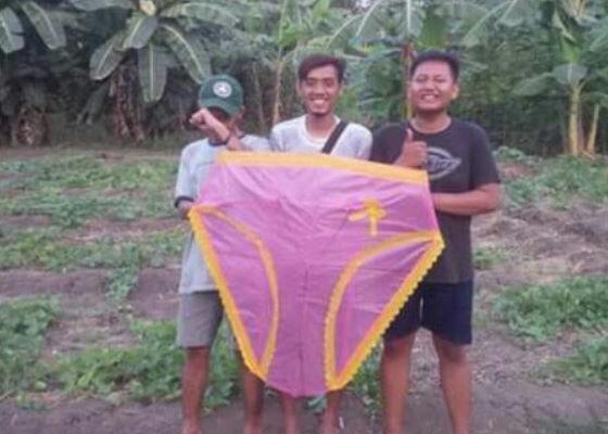 layangan celana dalam Desain Layang - Layang Unik Yang Bikin Ketawa