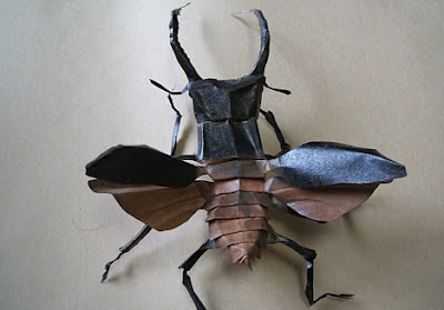 insecto de origami realista