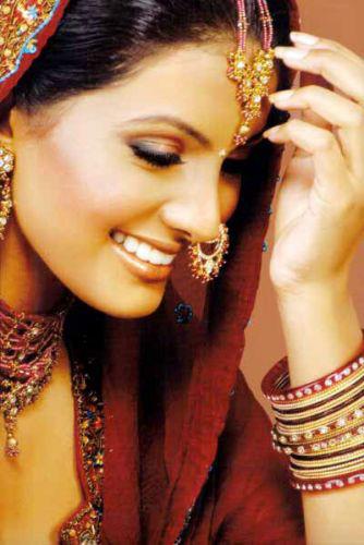 Geeta Basra as bride, Geeta Basra nosering, Geeta Basra smile, Geeta Basra beautiful photos