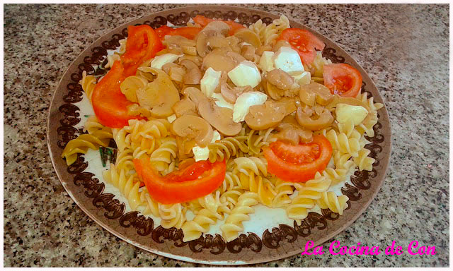 ensalada de pasta con champiñones